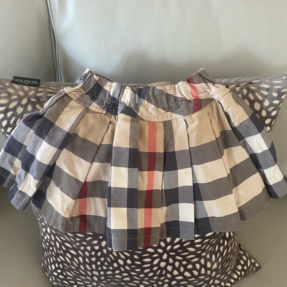Burberry skirt only worn once.